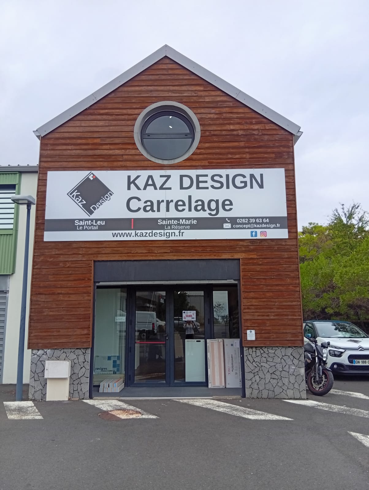 Façade du showroom KazDesign de Saint-Leu
